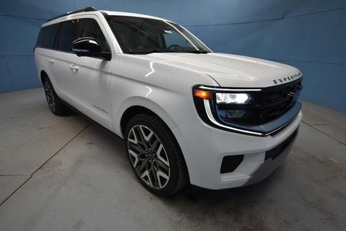 Star White 2026 Ford Expedition Max Platinum