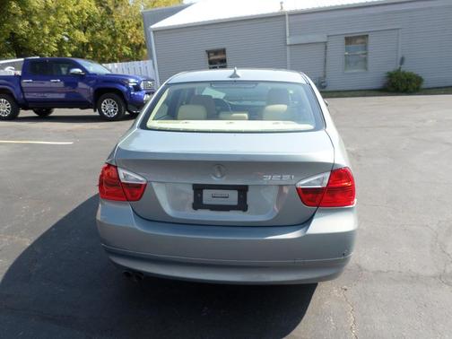 2006 BMW 325 325i Sedan