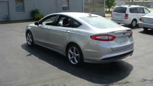 Silver 2013 Ford Fusion SE