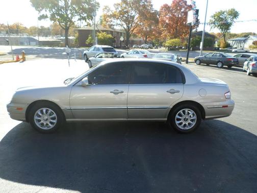 2004 Kia Amanti Sedan