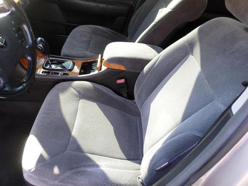 2004 Kia Amanti Sedan