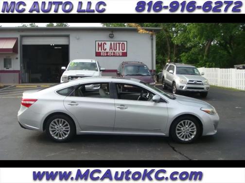 Silver 2013 Toyota Avalon Hybrid XLE Premium