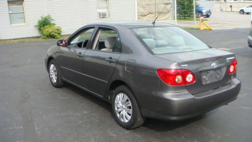 Gray 2007 Toyota Corolla LE