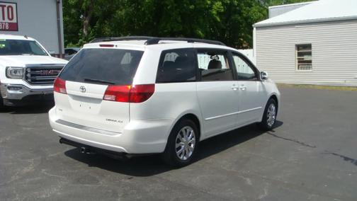 White 2005 Toyota Sienna XLE