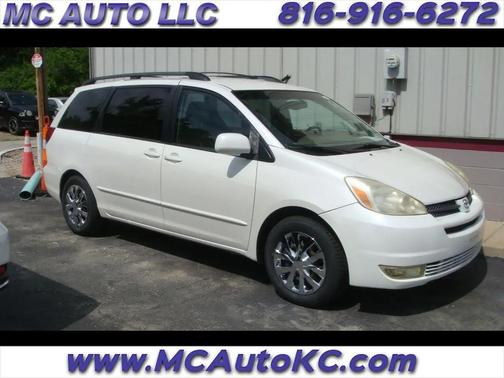 White 2005 Toyota Sienna XLE