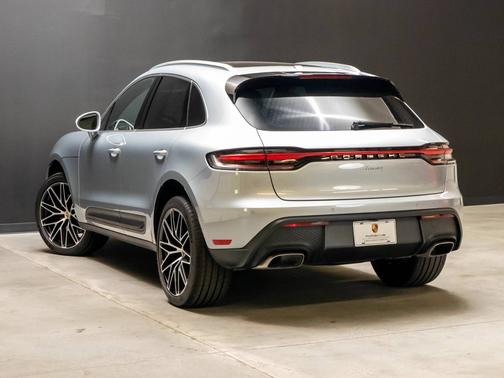 Dolomite Silver Metallic 2025 Porsche Macan