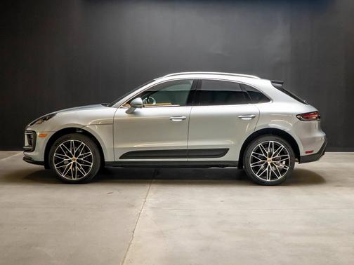 Dolomite Silver Metallic 2025 Porsche Macan