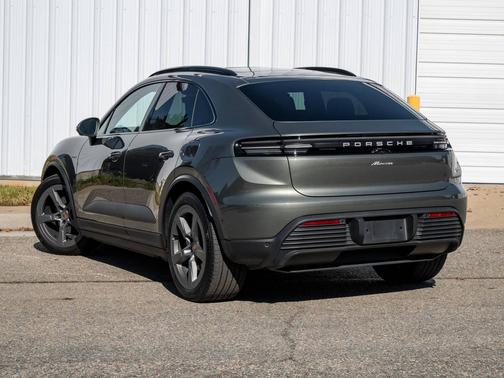 2025 Porsche Macan 