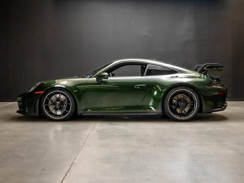 Oak Green Metallic Neo 2026 Porsche 911