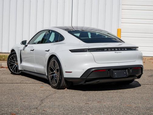 2022 Porsche Taycan 