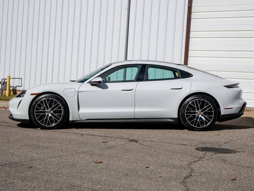 2022 Porsche Taycan 