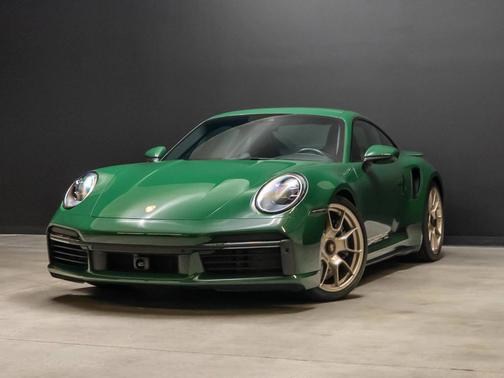 Preparation for Custom Color: Britishracinggreen 2021 Porsche 911