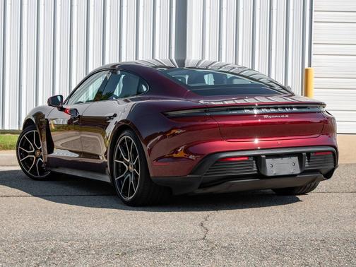 2022 Porsche Taycan 