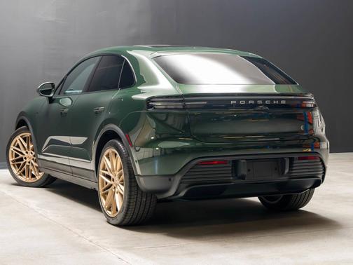 Oak Green Metallic Neo 2025 Porsche Macan