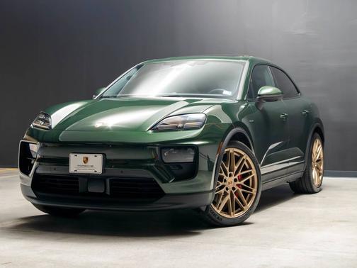 Oak Green Metallic Neo 2025 Porsche Macan