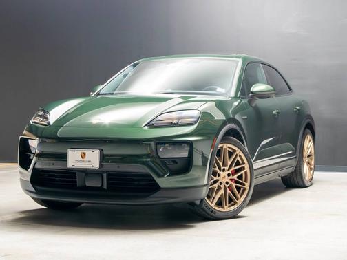 Oak Green Metallic Neo 2025 Porsche Macan