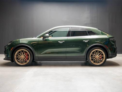 Oak Green Metallic Neo 2025 Porsche Macan