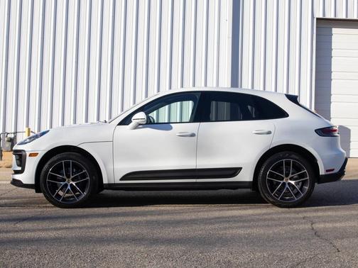 2022 Porsche Macan 