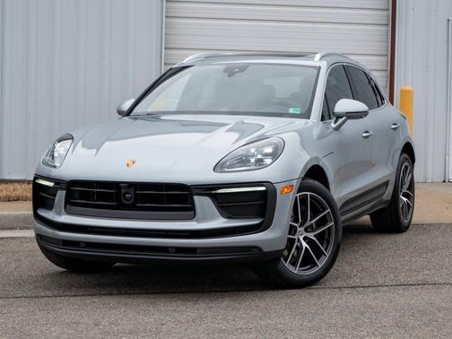 Dolomite Silver Metallic 2026 Porsche Macan