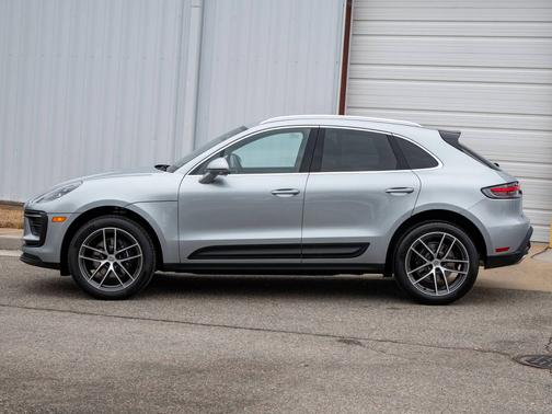 Dolomite Silver Metallic 2026 Porsche Macan