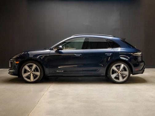 Night Blue Metallic 2023 Porsche Macan
