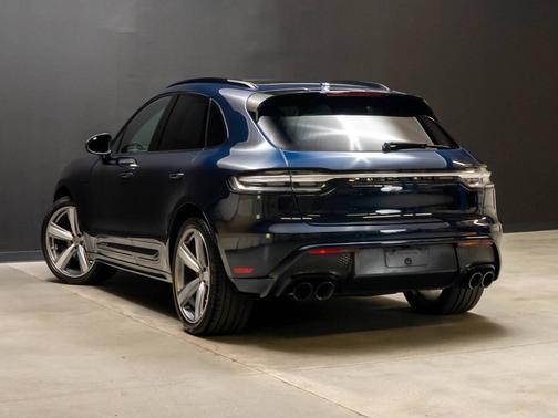 Night Blue Metallic 2023 Porsche Macan