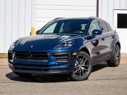 Gentian Blue Metallic 2026 Porsche Macan