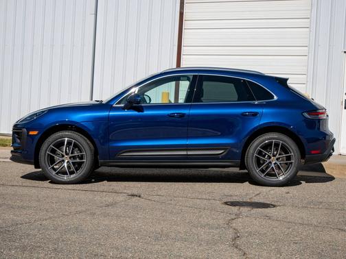 Gentian Blue Metallic 2026 Porsche Macan