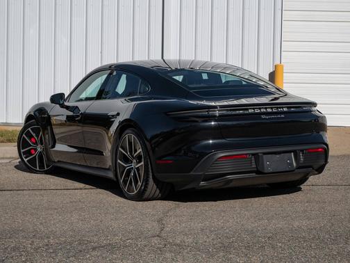 2025 Porsche Taycan 