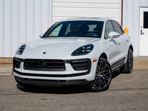 Carrara White Metallic 2026 Porsche Macan