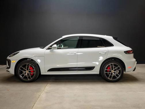 Carrara White Metallic 2024 Porsche Macan
