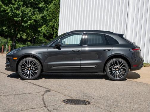 Volcano Grey Metallic 2026 Porsche Macan