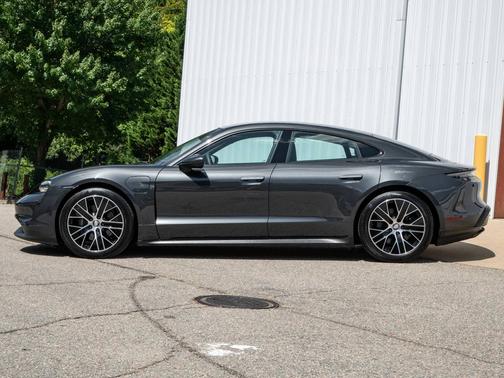 2022 Porsche Taycan 
