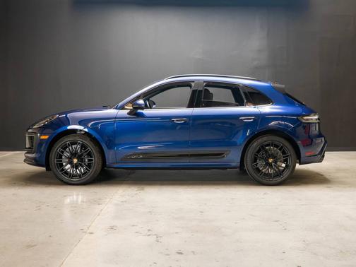 Gentian Blue Metallic 2023 Porsche Macan