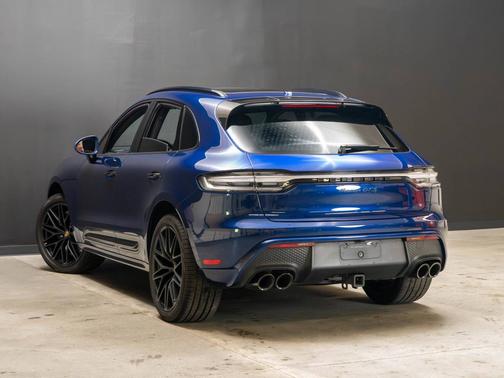 Gentian Blue Metallic 2023 Porsche Macan