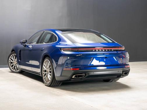 Gentian Blue Metallic 2024 Porsche Panamera