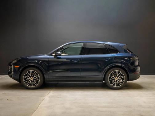 Algarve Blue Metallic 2024 Porsche Cayenne