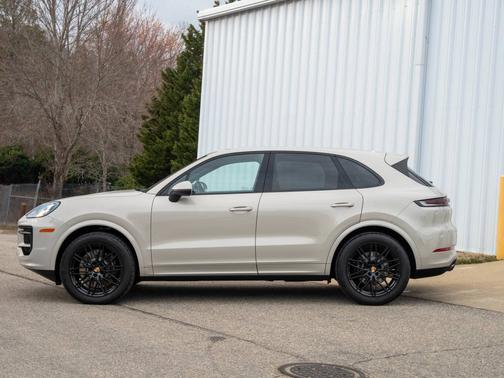 2024 Porsche Cayenne 