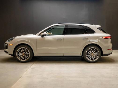 Chalk 2023 Porsche Cayenne