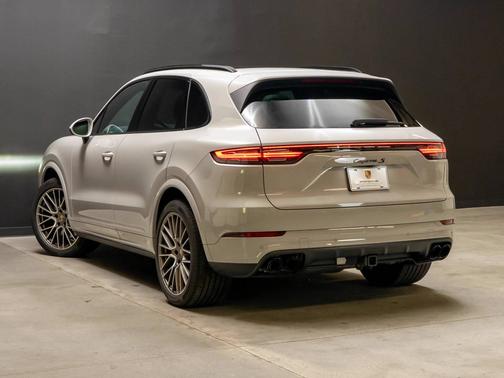 Chalk 2023 Porsche Cayenne