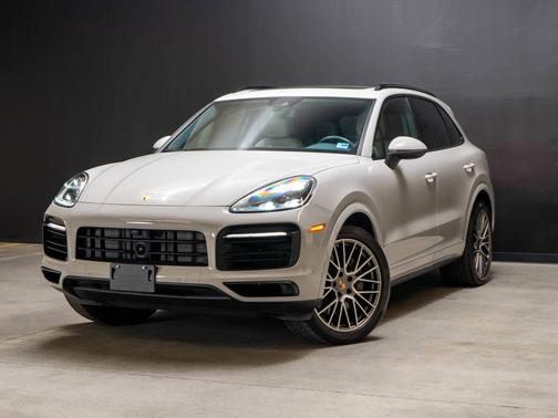 Chalk 2023 Porsche Cayenne