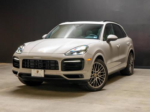 Chalk 2023 Porsche Cayenne
