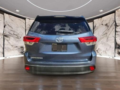 2017 Toyota Highlander LE I4