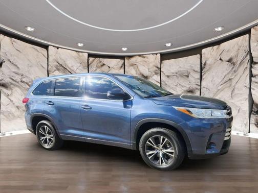 2017 Toyota Highlander LE I4