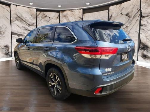 2017 Toyota Highlander LE I4