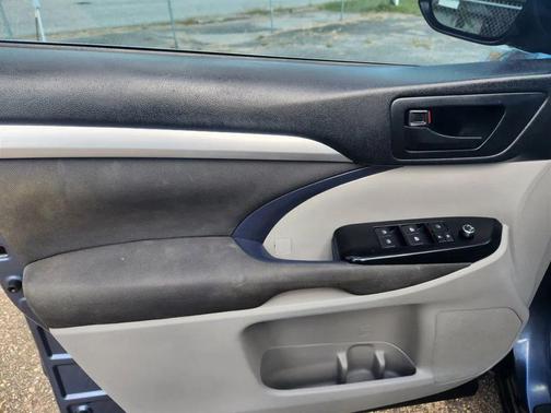 2017 Toyota Highlander LE I4