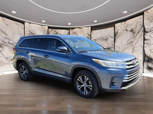 2017 Toyota Highlander LE I4