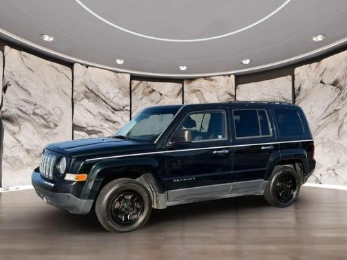 Black Forest Green Pearlcoat 2013 Jeep Patriot Sport