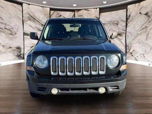 Black Forest Green Pearlcoat 2013 Jeep Patriot Sport