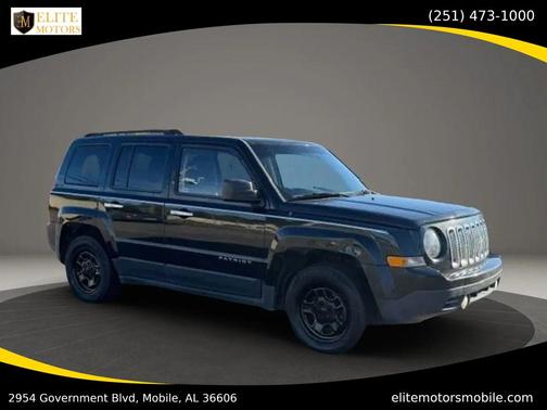 Black Forest Green Pearlcoat 2013 Jeep Patriot Sport
